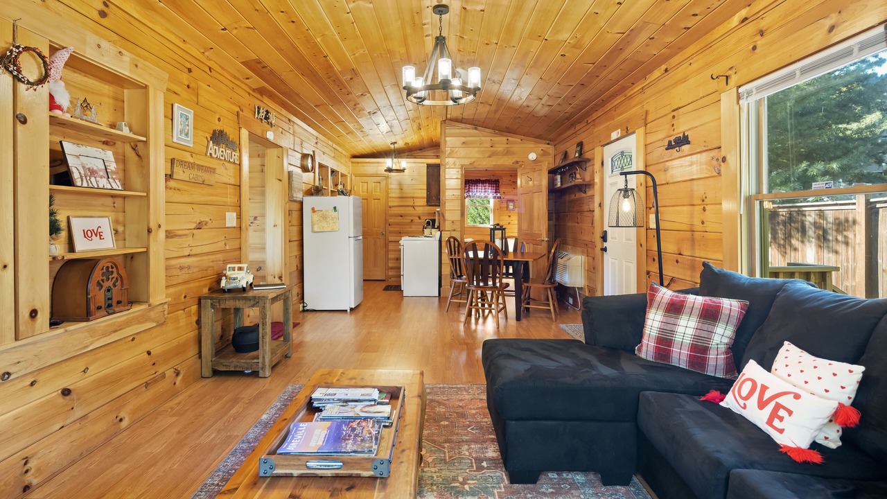 Photo of Livingroom in Candler