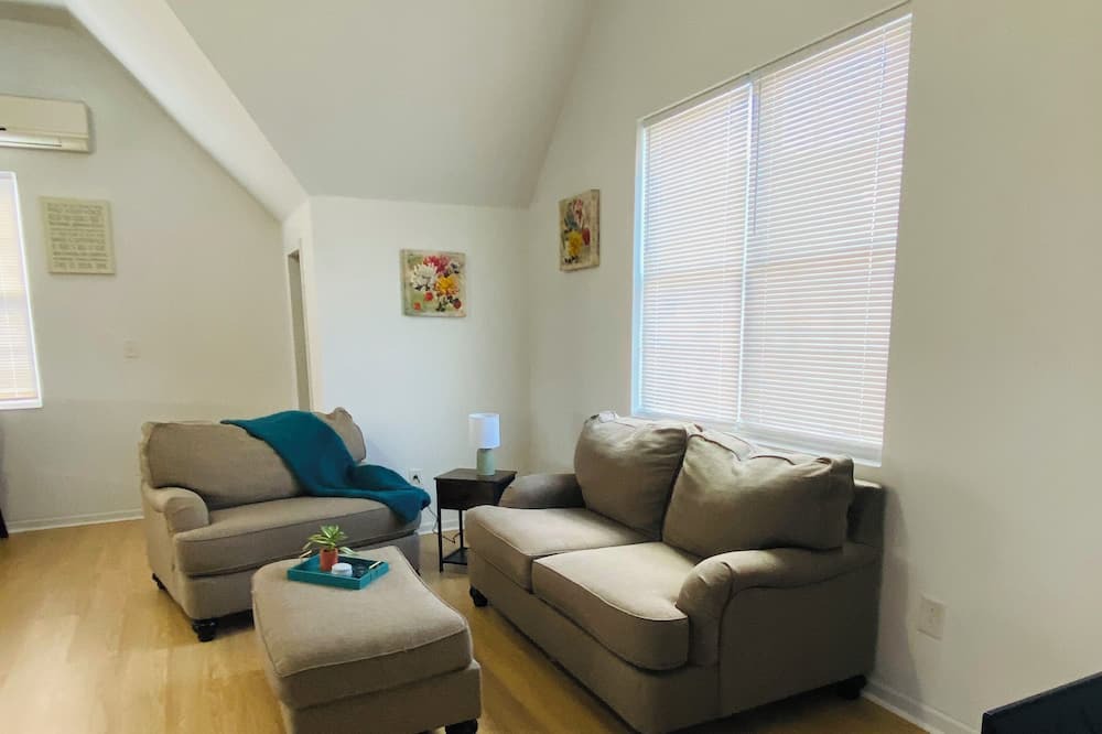 Photo of Livingroom in Monroe