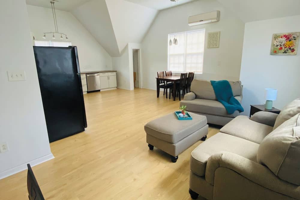 Photo of Livingroom in Monroe
