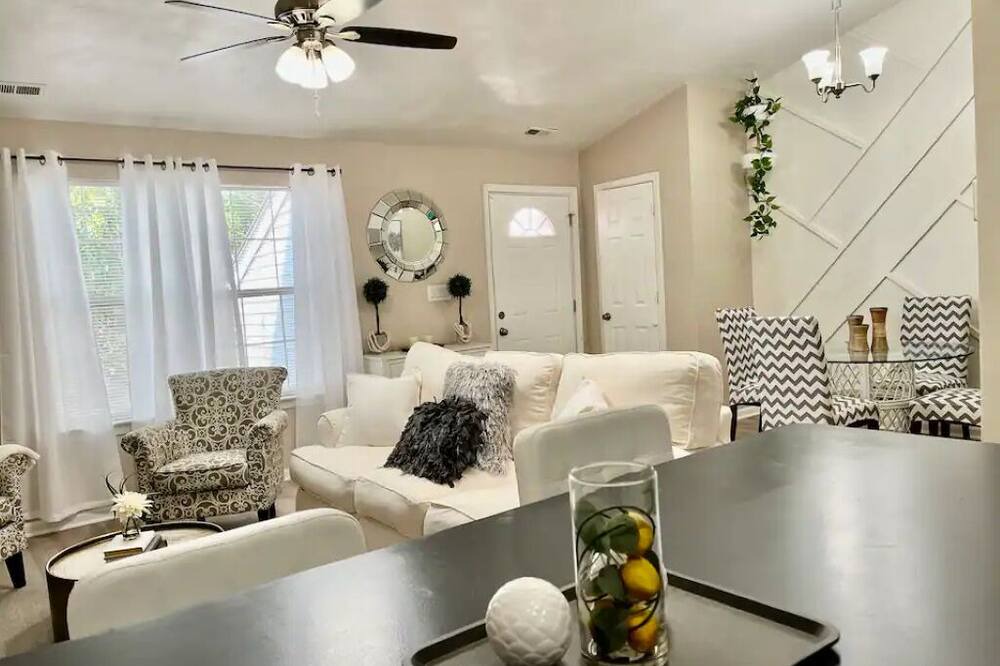 Photo of Livingroom in Western Branch North