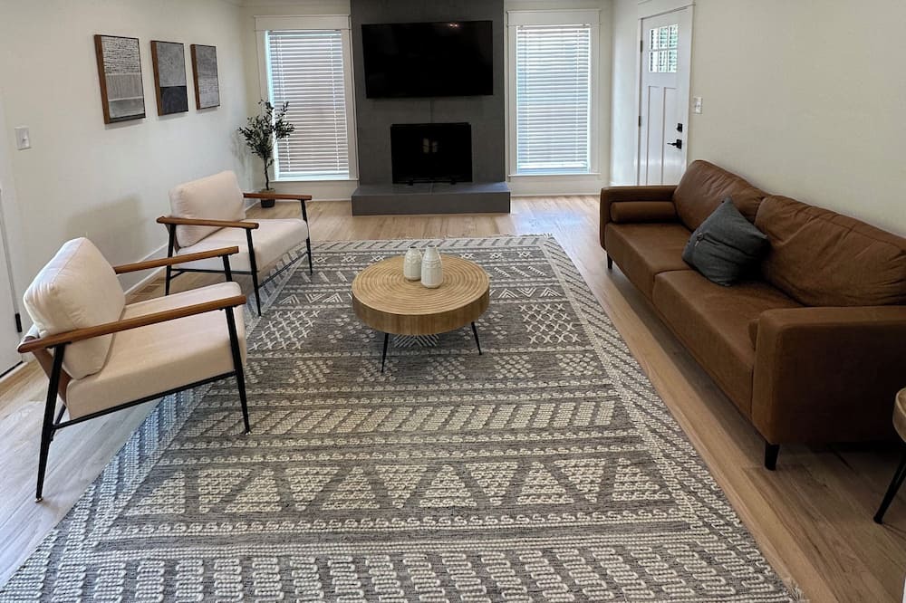 Photo of Livingroom in Matthews