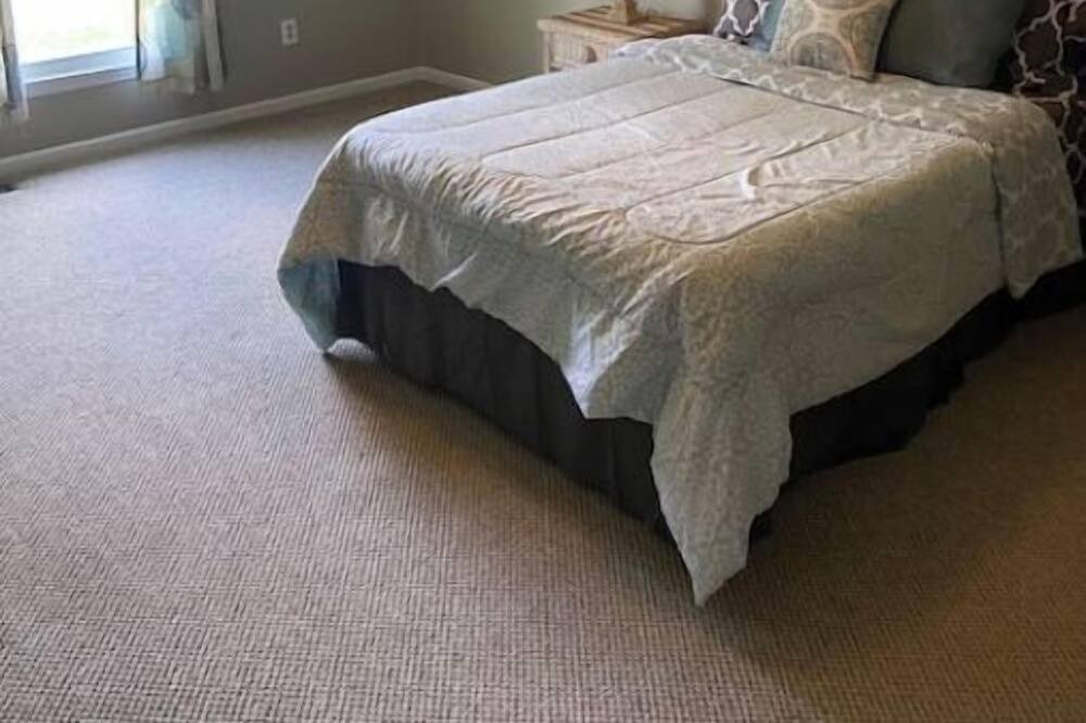 Photo of Bedroom in Lenoir