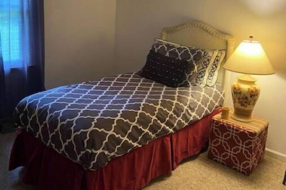 Photo of Bedroom in Lenoir
