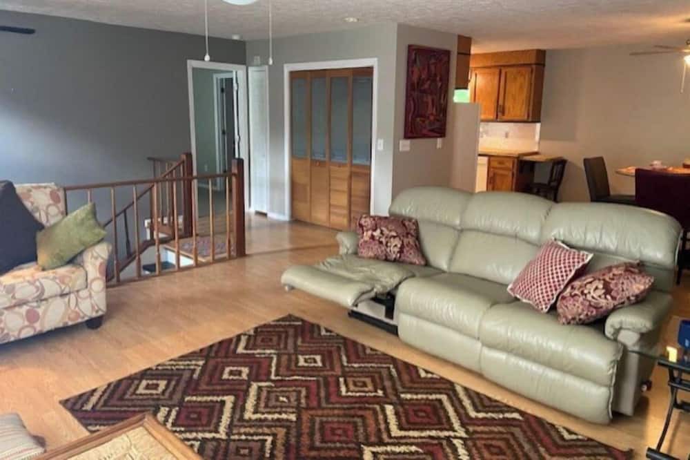 Photo of Livingroom in Lenoir