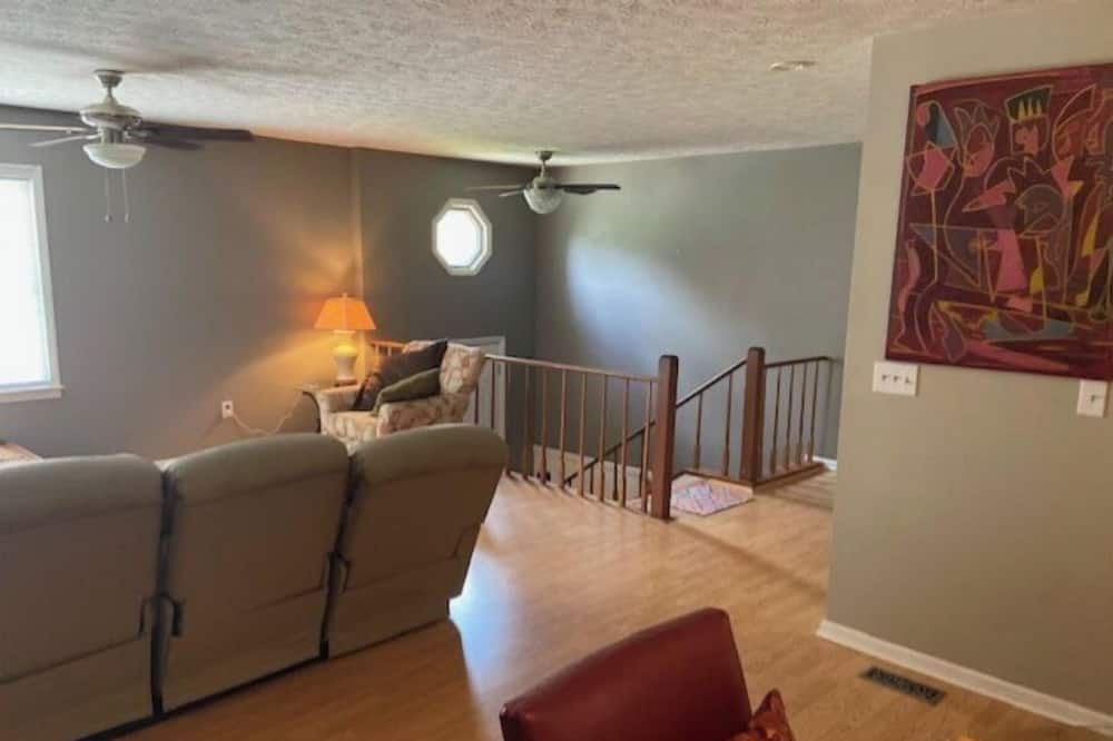 Photo of Livingroom in Lenoir