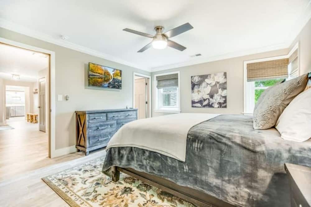 Photo of Bedroom in Bryson City