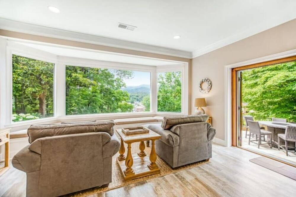 Photo of Livingroom in Bryson City