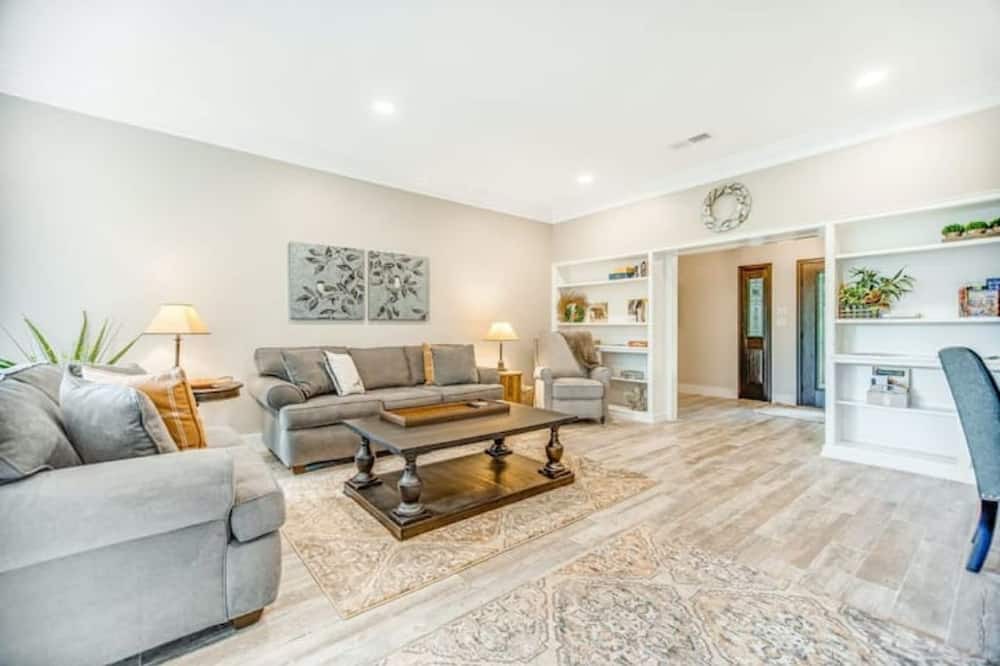 Photo of Livingroom in Bryson City