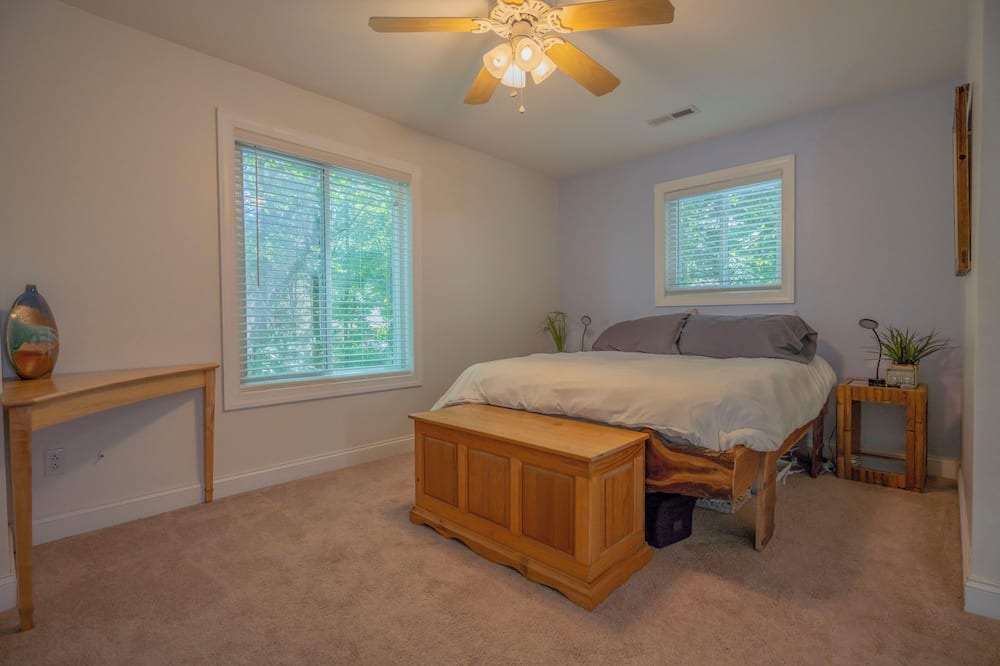 Photo of Bedroom in Southmont