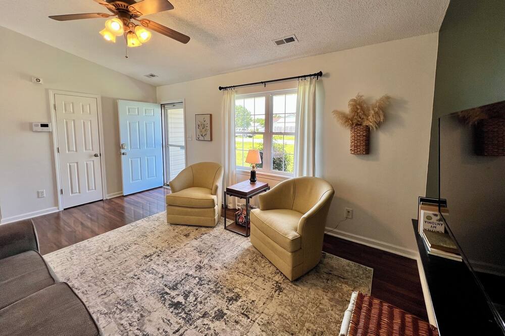 Photo of Livingroom in Hubert