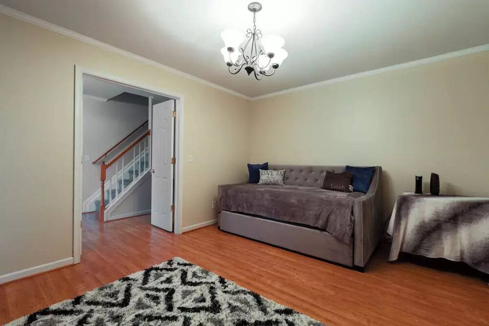 Photo of Livingroom in Elizabeth City