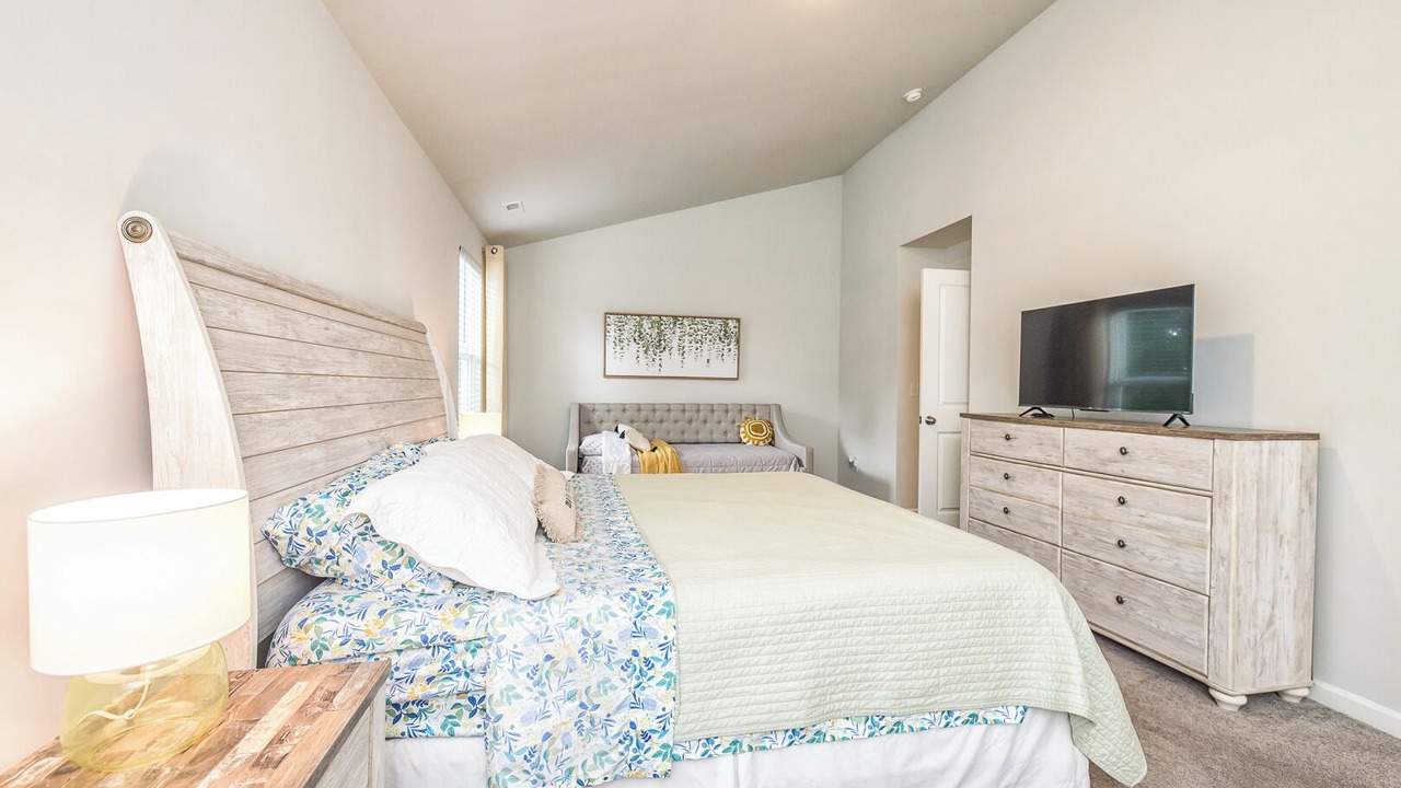 Photo of Bedroom in Murraysville
