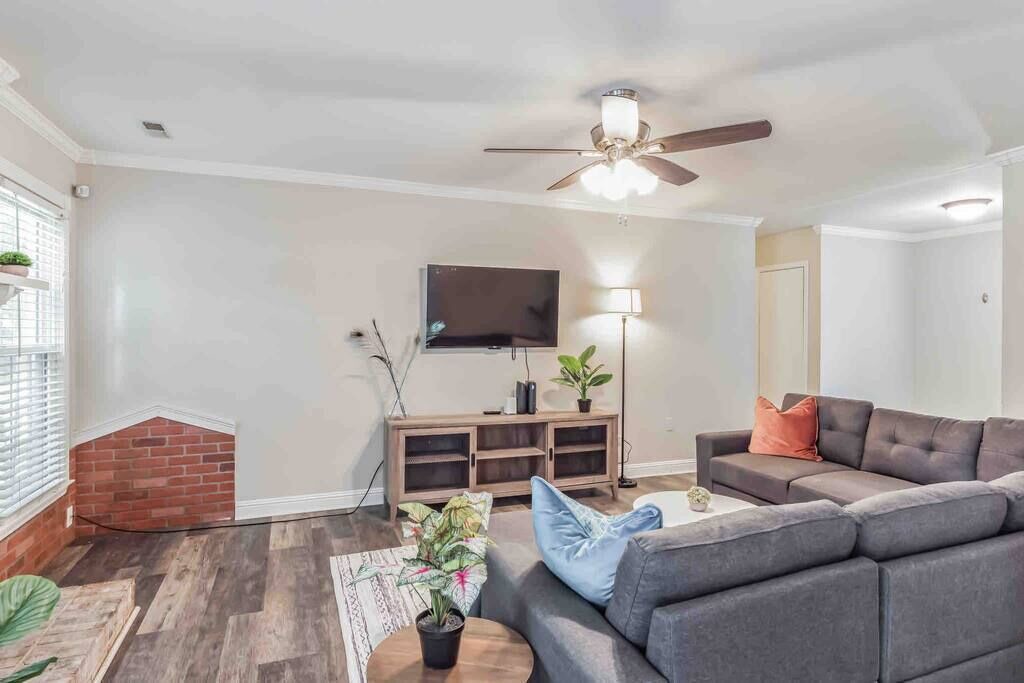 Photo of Livingroom in Matthews
