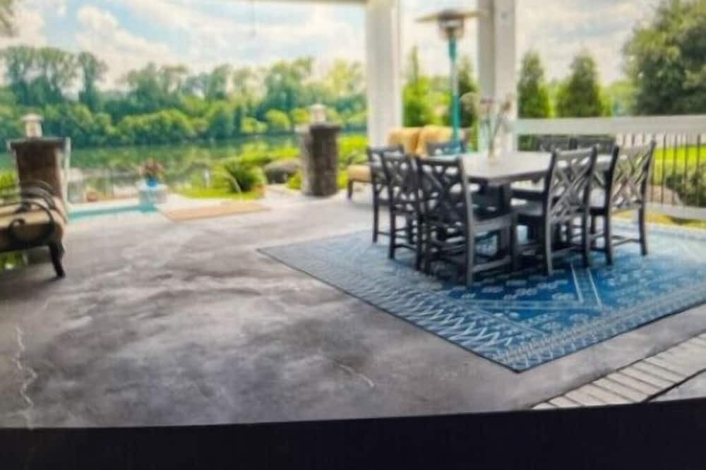 Photo of Outdoor in Olde Town Augusta