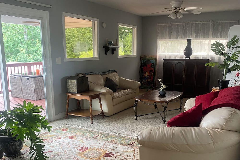 Photo of Livingroom in New London