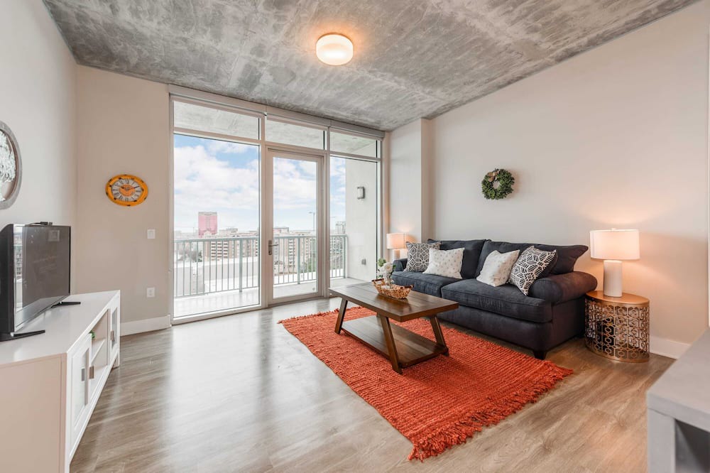 Photo of Livingroom in Second Ward