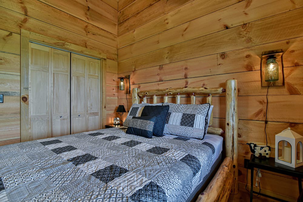 Photo of Bedroom in Hendersonville