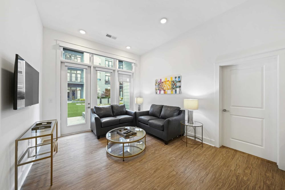 Photo of Livingroom in Second Ward