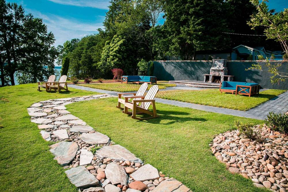 Photo of Outdoor in Steele Creek