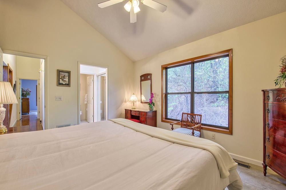 Photo of Bedroom in Maggie Valley