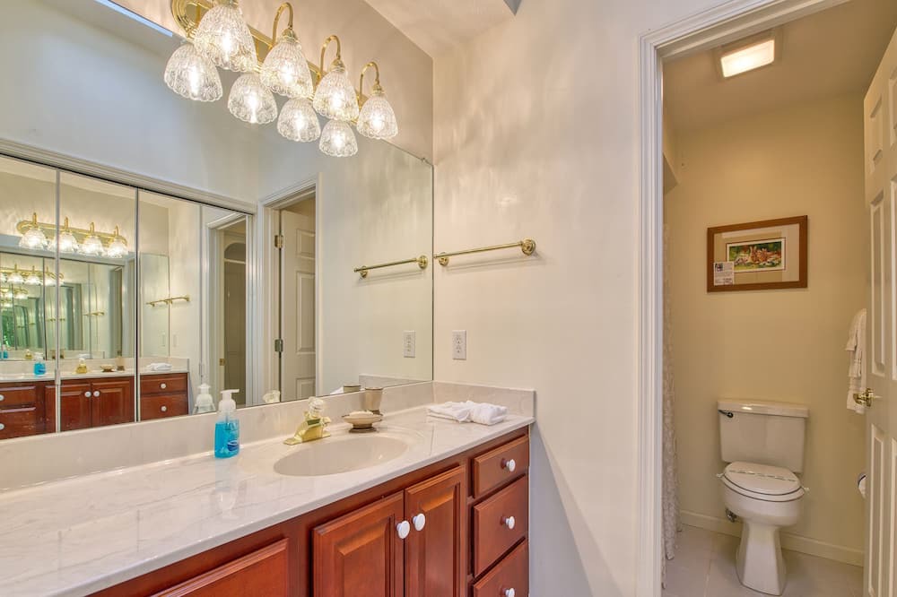 Photo of Bathroom in Maggie Valley