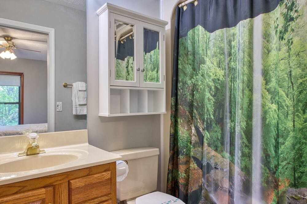 Photo of Bathroom in Maggie Valley