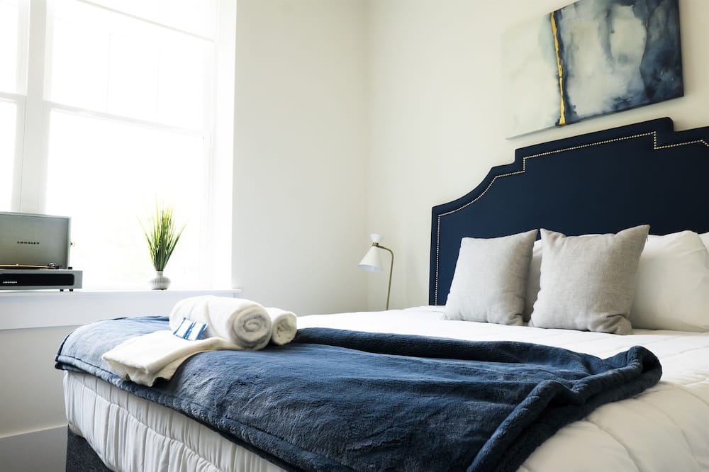 Photo of Bedroom in Villa Heights