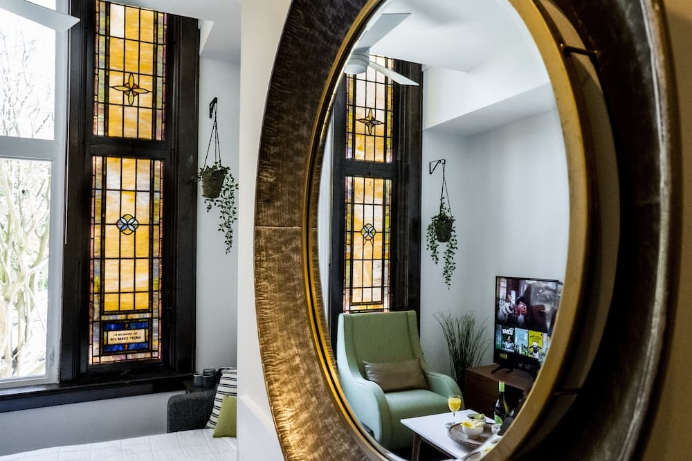 Photo of Bedroom in Villa Heights
