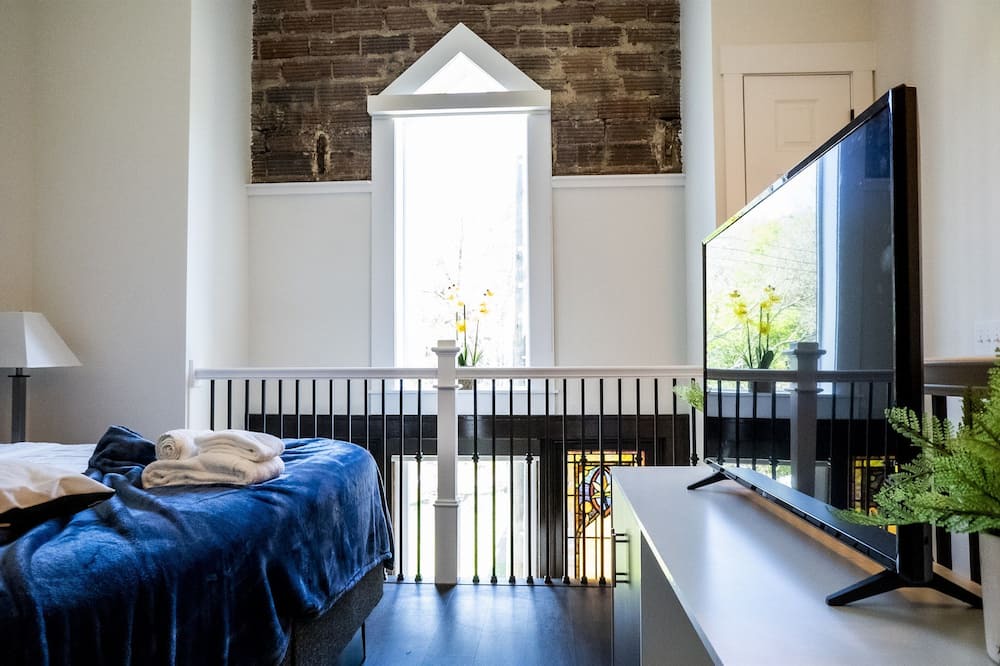 Photo of Bedroom in Villa Heights