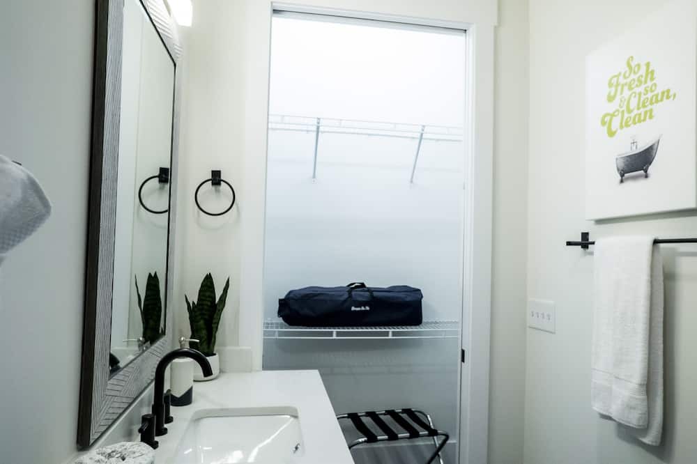 Photo of Bathroom in Villa Heights