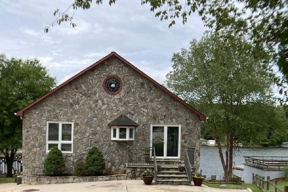 Photo of Outdoor in New London