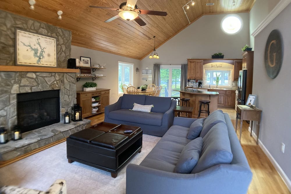 Photo of Livingroom in New London