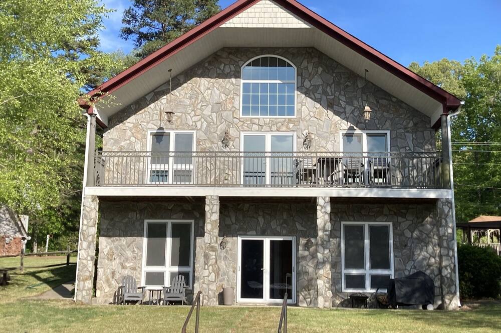 Photo of Outdoor in New London