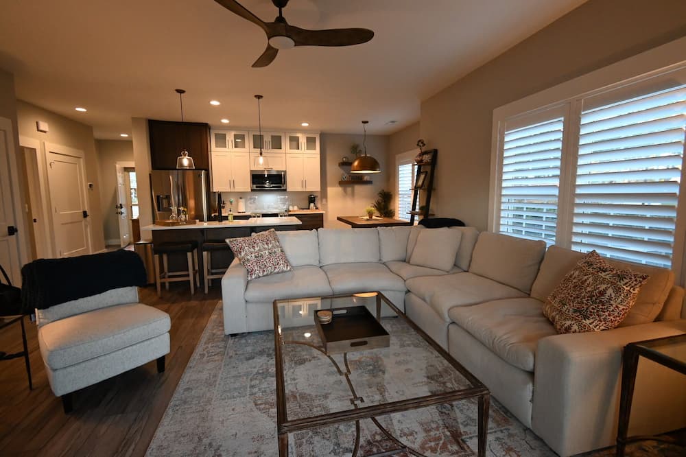 Photo of Livingroom in Leland