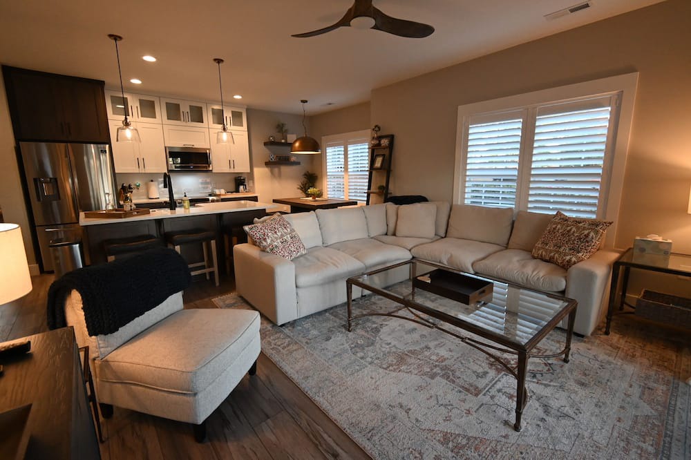 Photo of Livingroom in Leland