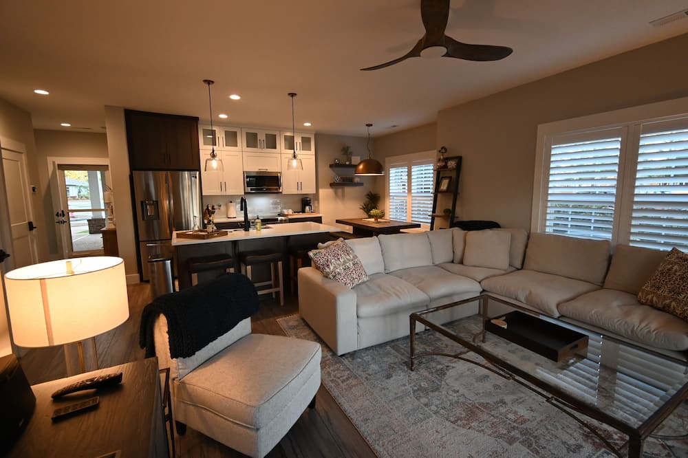 Photo of Livingroom in Leland