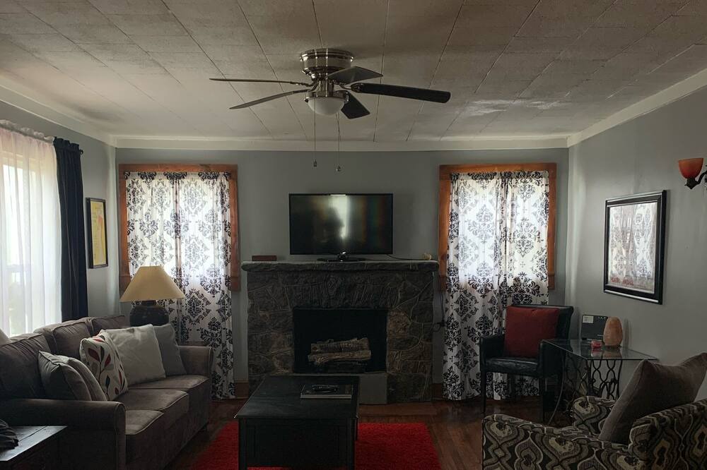 Photo of Livingroom in Valdese