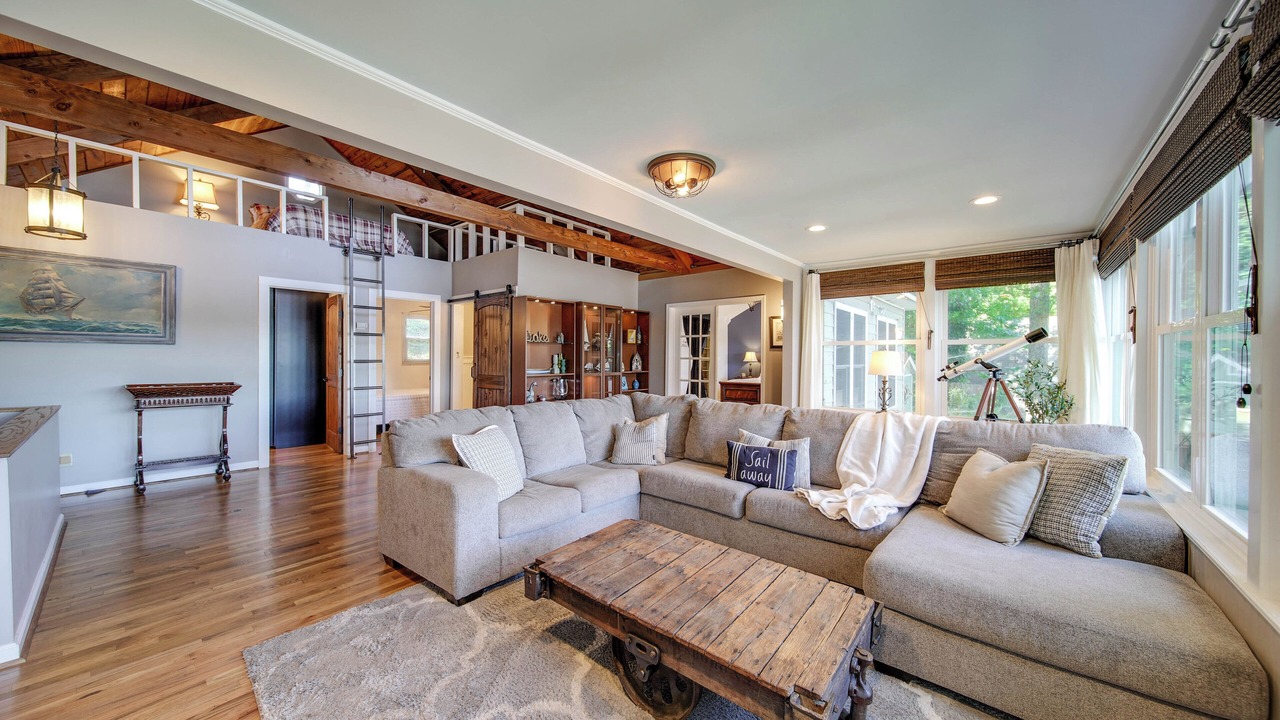 Photo of Livingroom in Southmont