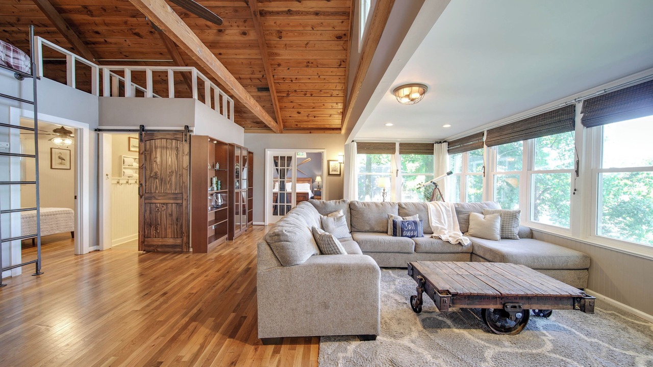 Photo of Livingroom in Southmont