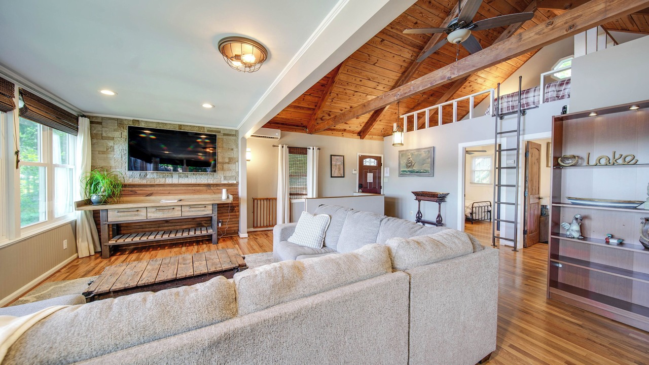 Photo of Livingroom in Southmont