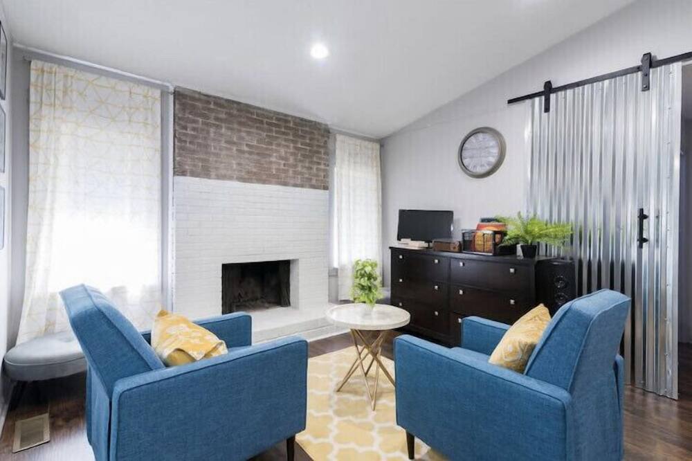 Photo of Livingroom in East Forest
