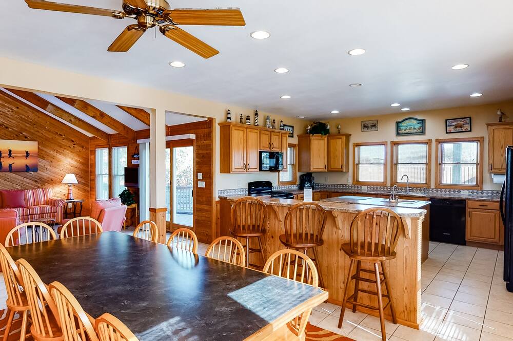 Photo of Others in Whalehead Beach