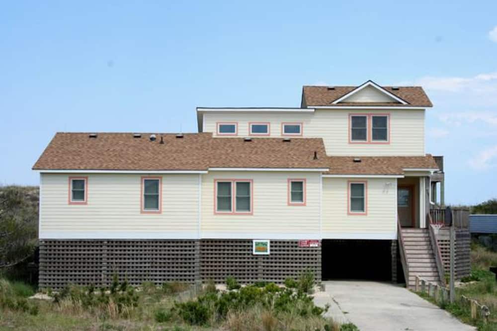 Photo of Others in Whalehead Beach