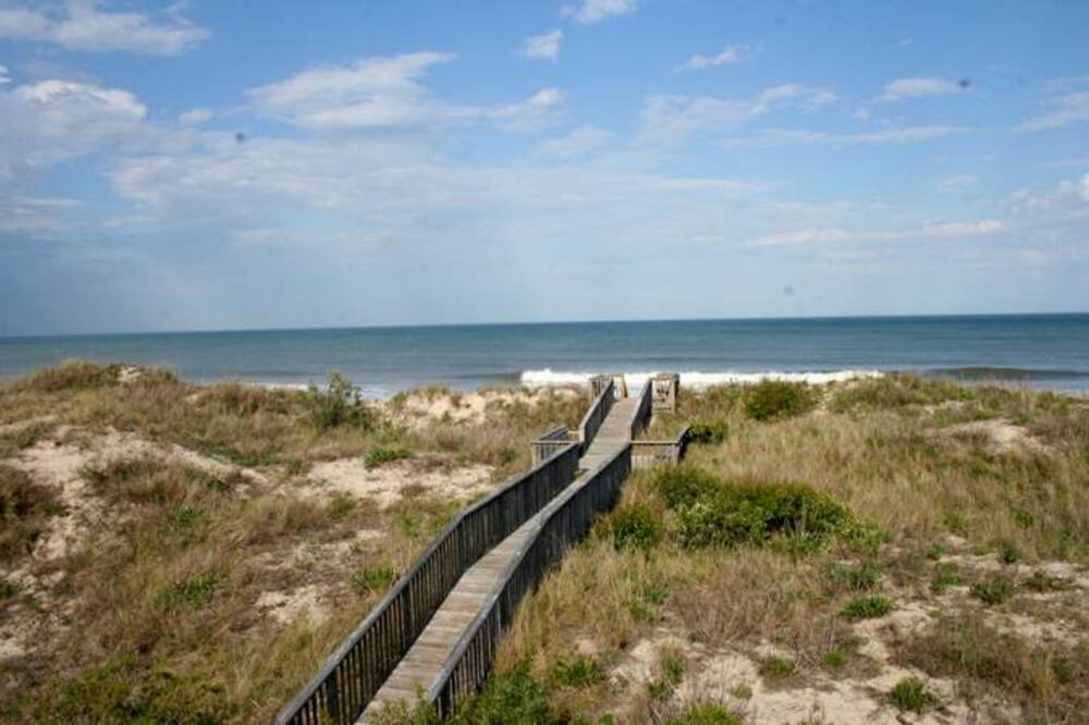 Photo of Others in Whalehead Beach