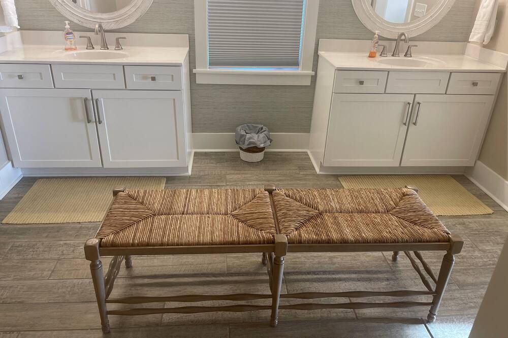 Photo of Bathroom in Harkers Island