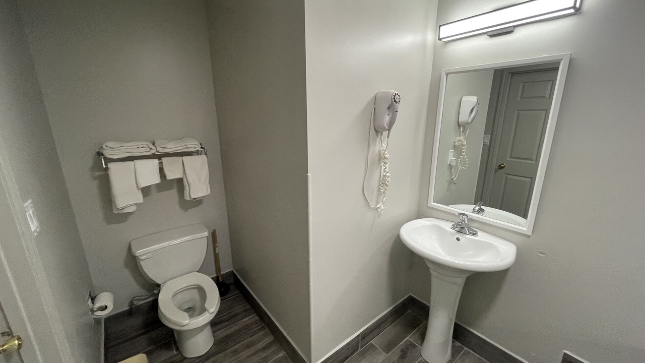 Photo of Bathroom in Hohenwald