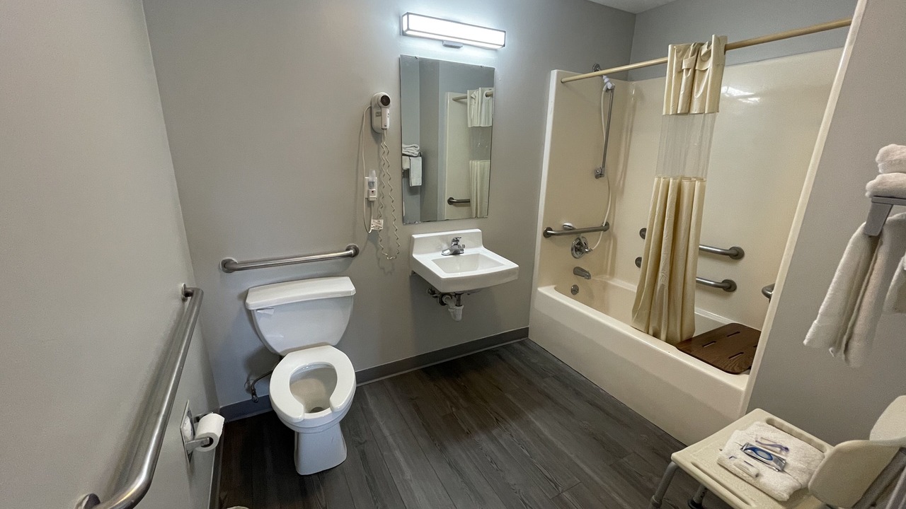 Photo of Bathroom in Hohenwald