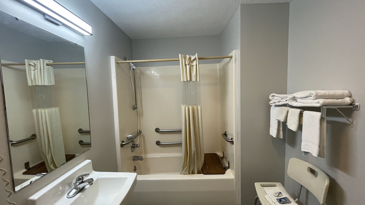 Photo of Bathroom in Hohenwald