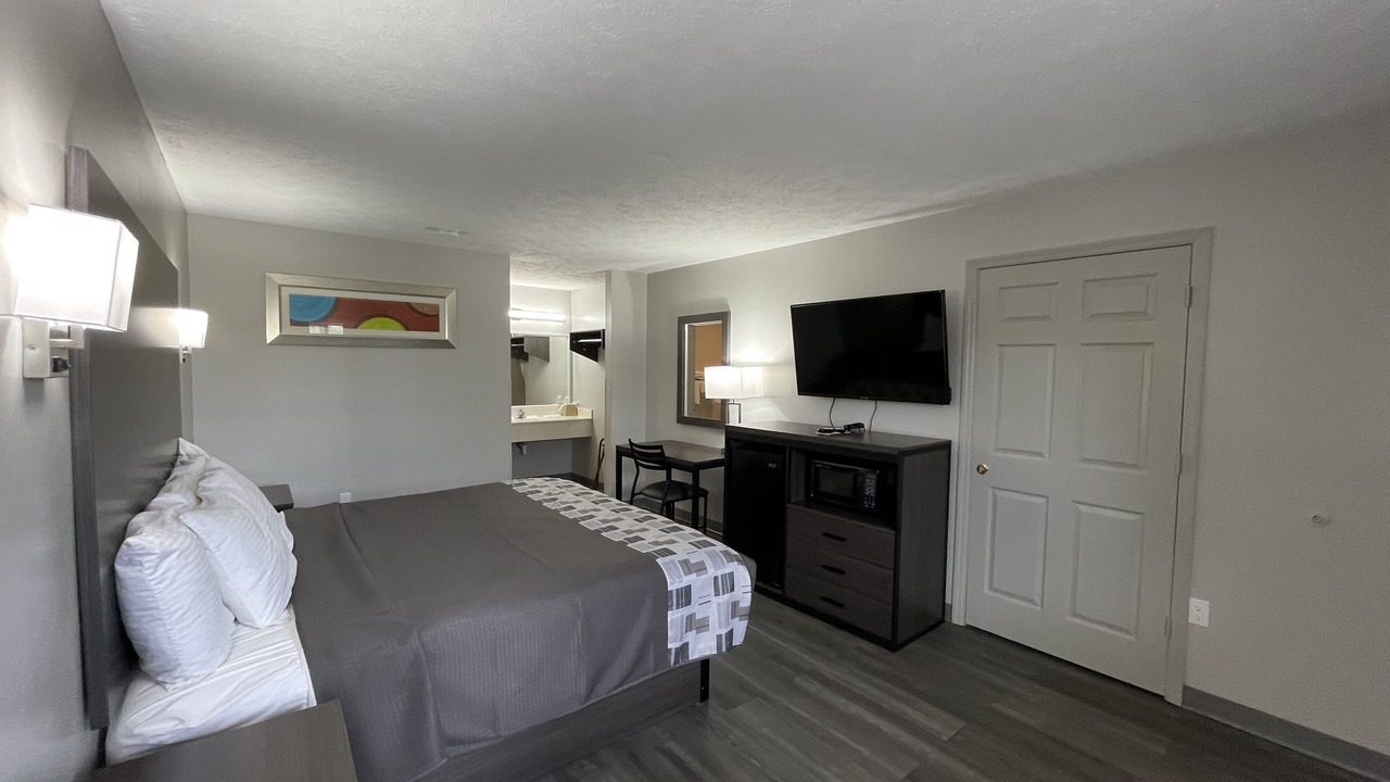 Photo of Bedroom in Hohenwald