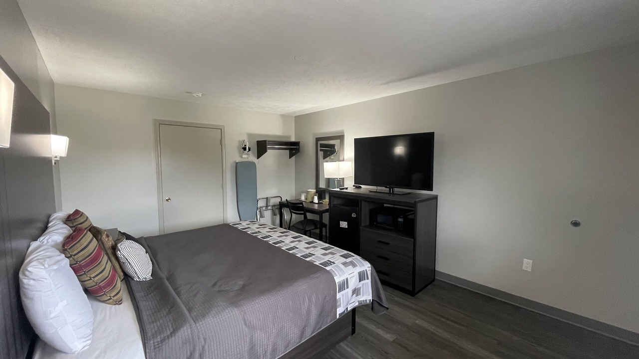 Photo of Bedroom in Hohenwald